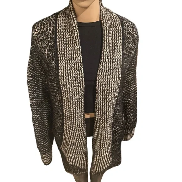 Beautiful Knit Cardigan 🍁 - Picture 5 of 11